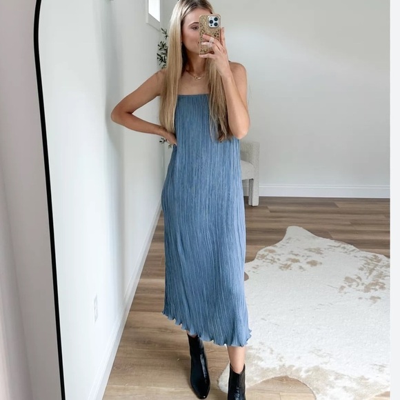 Madewell Dresses & Skirts - Madewell The Goldie Dress in Plissé Size 6